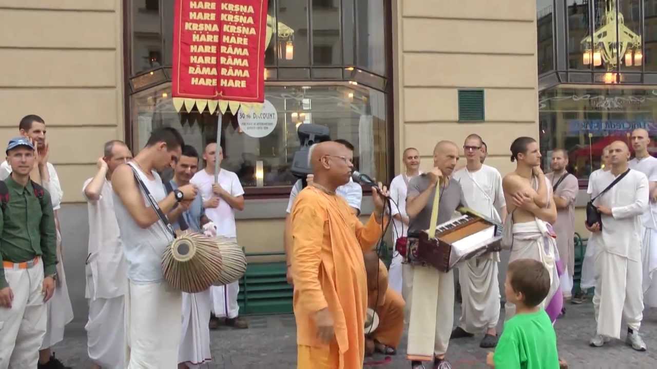 HH Lokanath Swami - harinam in Prague 24.08.2012