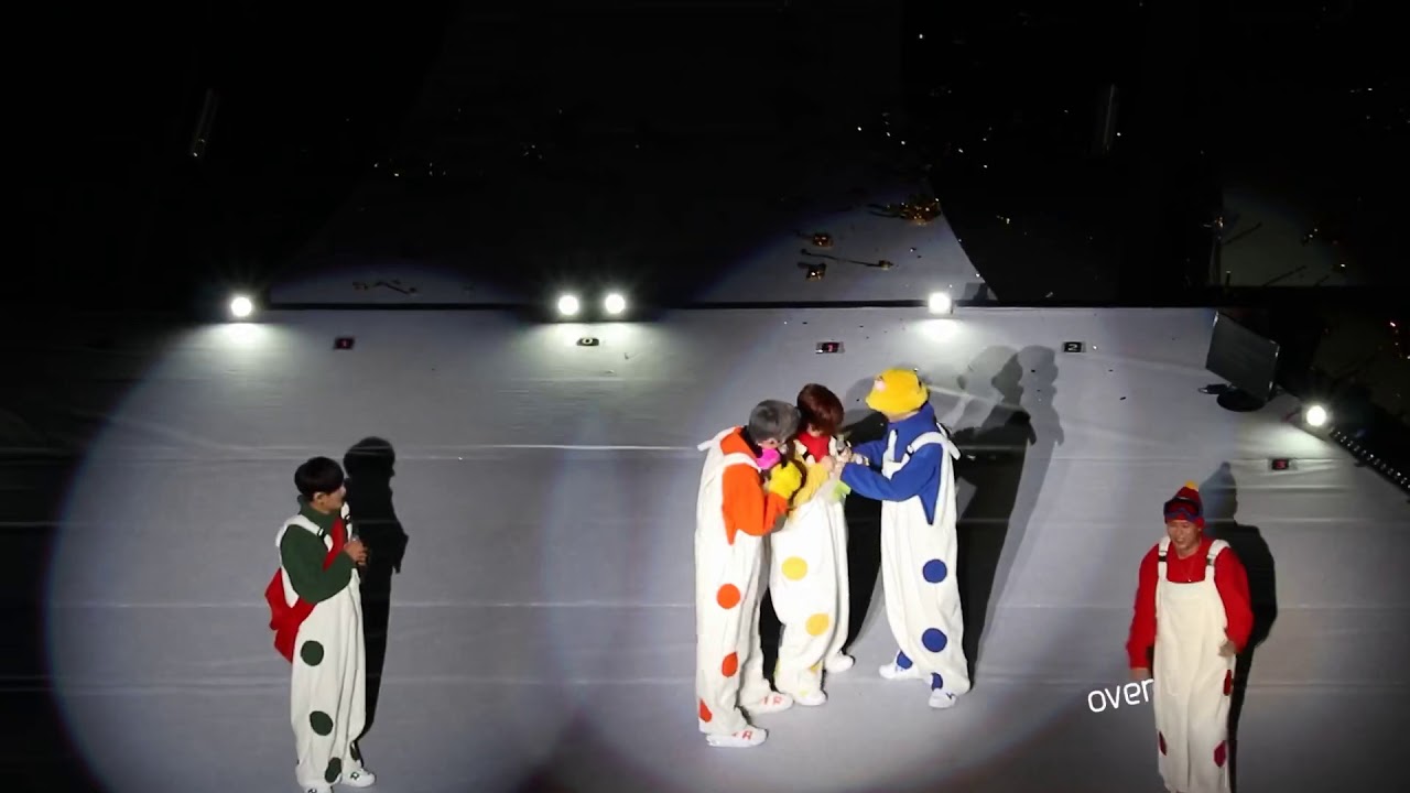 20181013 FOREVER H.O.T. 콘서트 - 문희준 캔디 의상에 달린 인형 떼기까지 잔망잔망 귀여워 울어  T^T