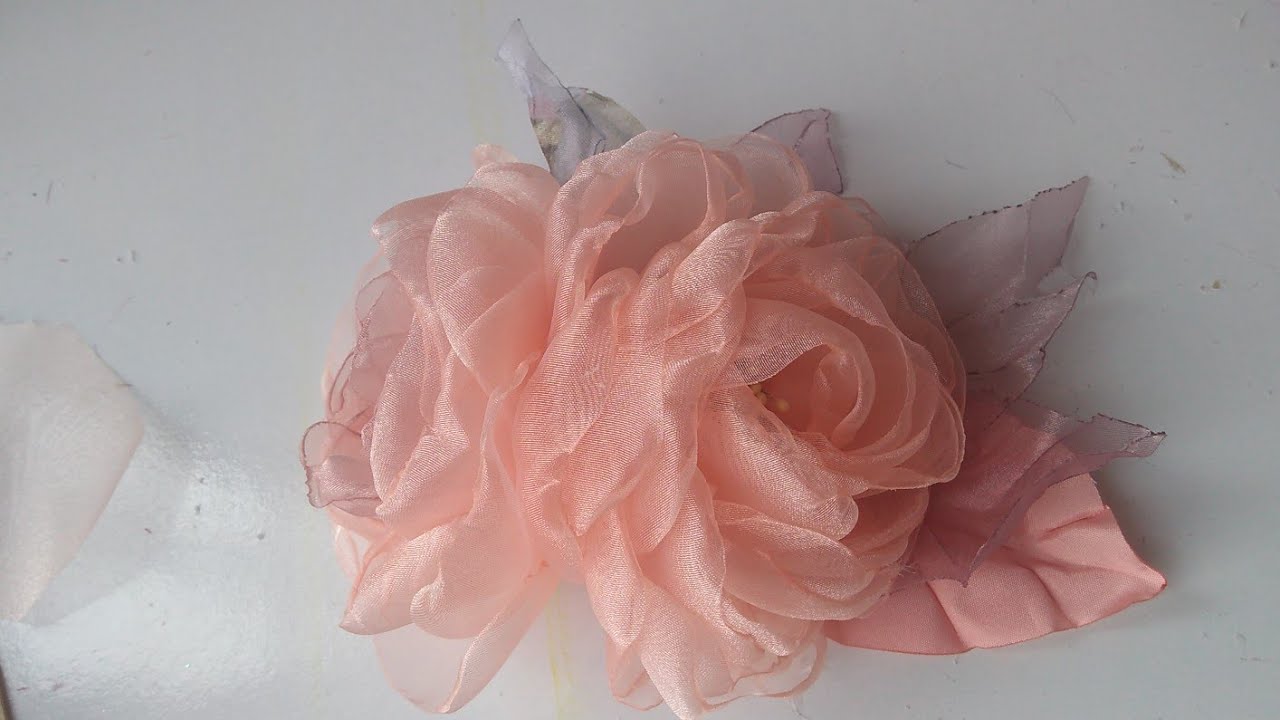 Rosa de organza pra madrinha