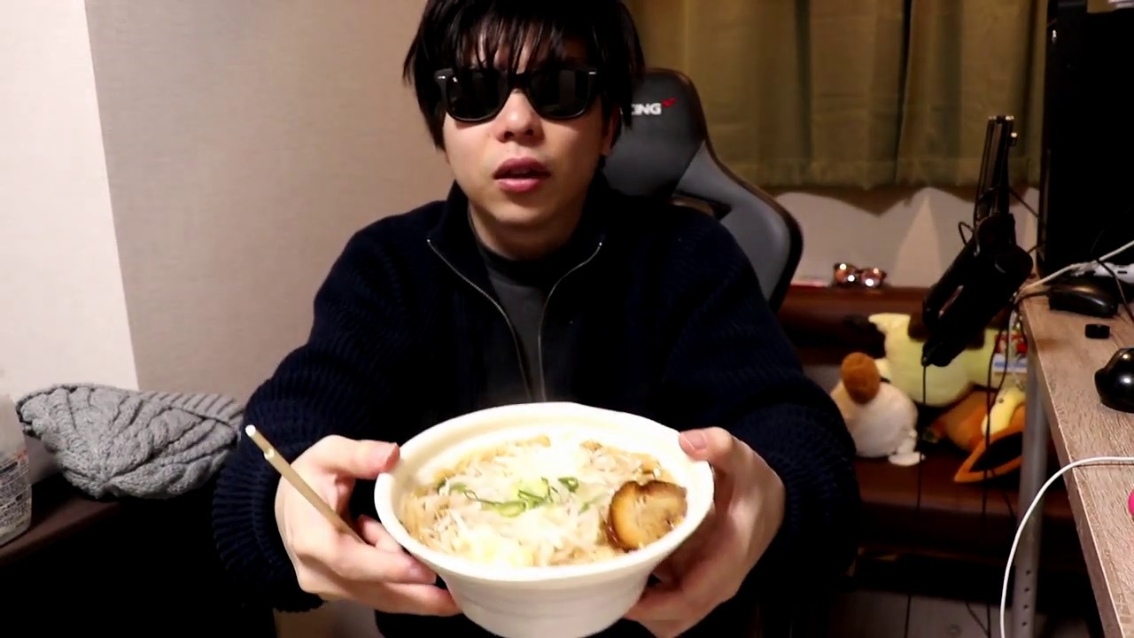 セブンの「豚ラーメン」がうますぎる