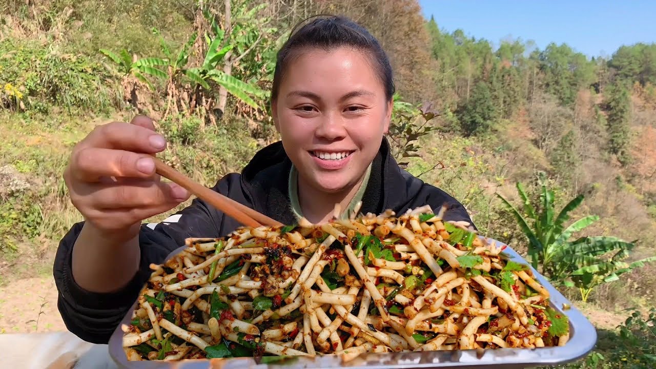 一盆折耳根一堆辣椒，超下飯歐妹辣椒拌著飯直接吞，你們吃過嗎？