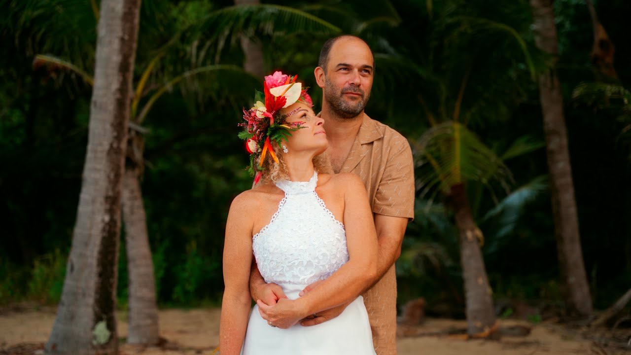 Tropical Ellis Beach Wedding // Ashlee + Tim