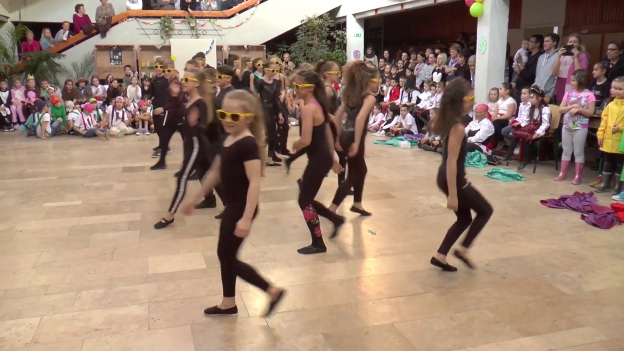 Jankay Iskola farsang 2019. -  4.C osztály műsora és jelmezes felvonulása