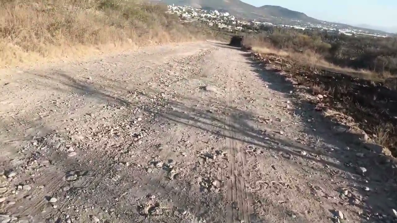 Solo el sonido del camino (sin hablar) XD