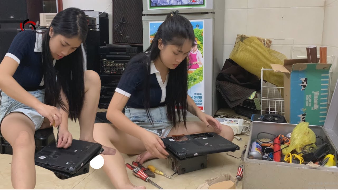 The girl disassembles the computer to take out the components.