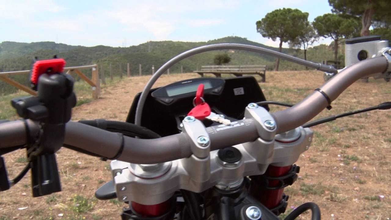 Motosx1000 : Test Rieju MRT 50R