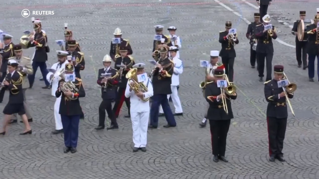 La banda de la Armada Militar Francesa al estilo de Daft Punk