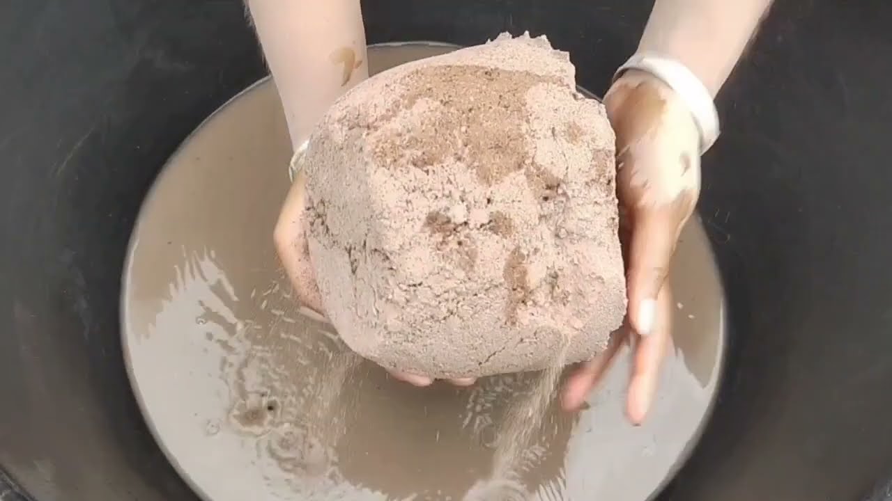 Red dirt crumbling dry and water 💦💦 SA ASMR