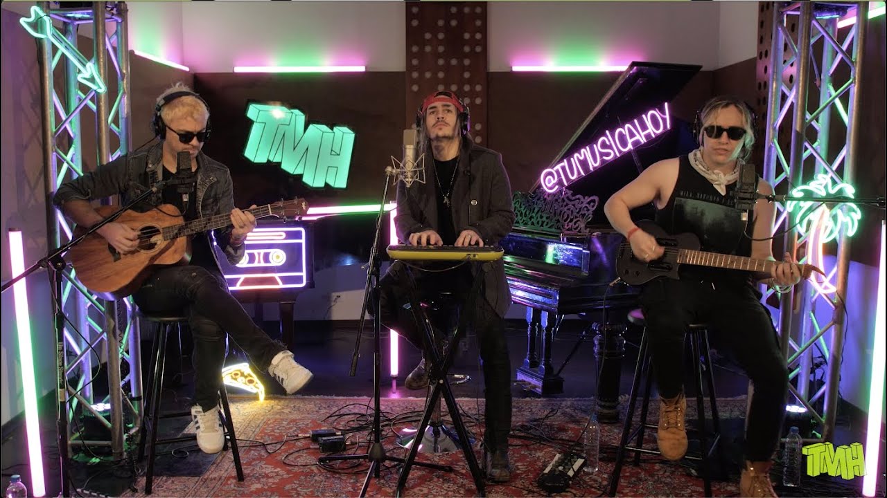 AIRBAG - Vivamos El Momento (Live Session con instrumentos de juguete)