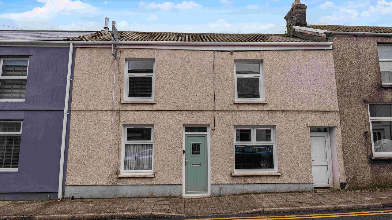 16 Commercial Street