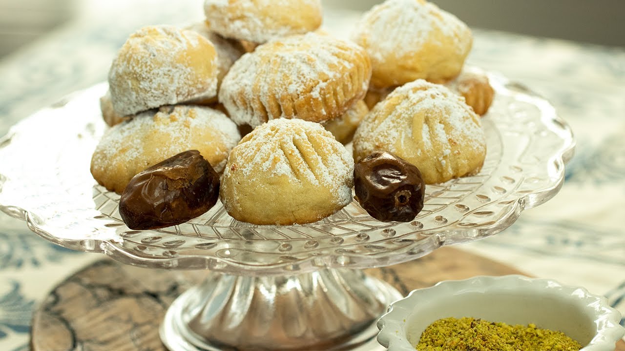 Date & Walnut Filled Kourambiedes: Greek/Cypriot Phoinikota
