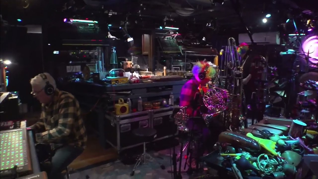 Neurodivergent Orchestra – On the Evilness of Clowns Shorty 09