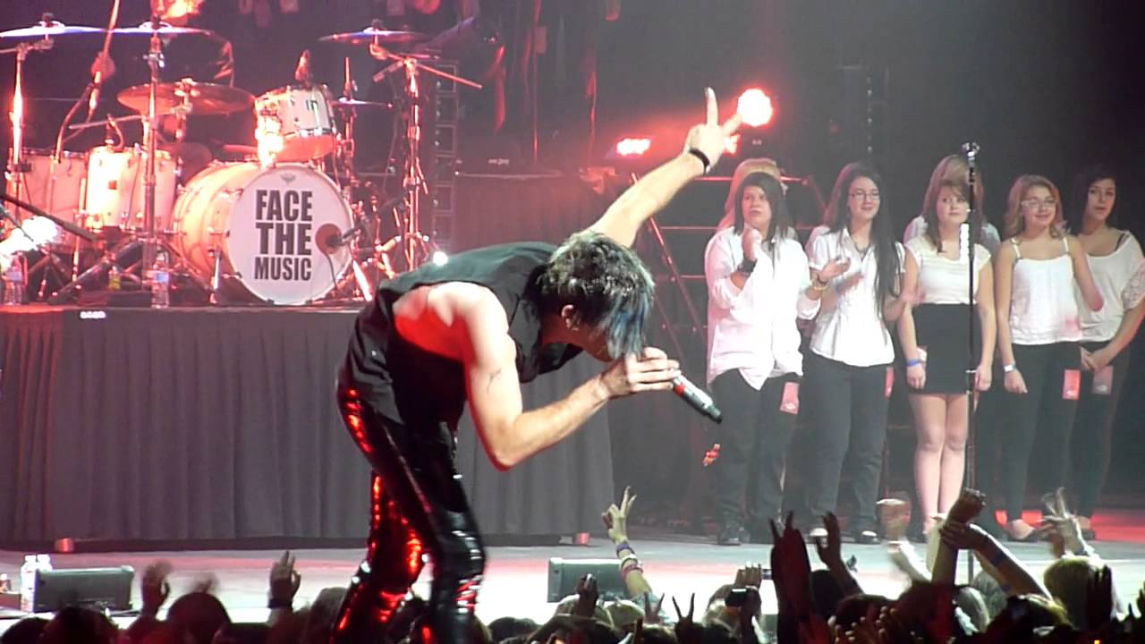 Marianas Trench - Stutter - live in Winnipeg