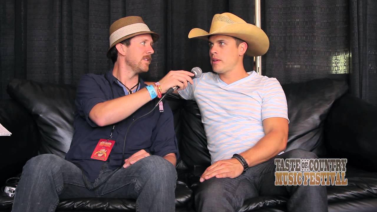 Dustin Lynch shows how to 