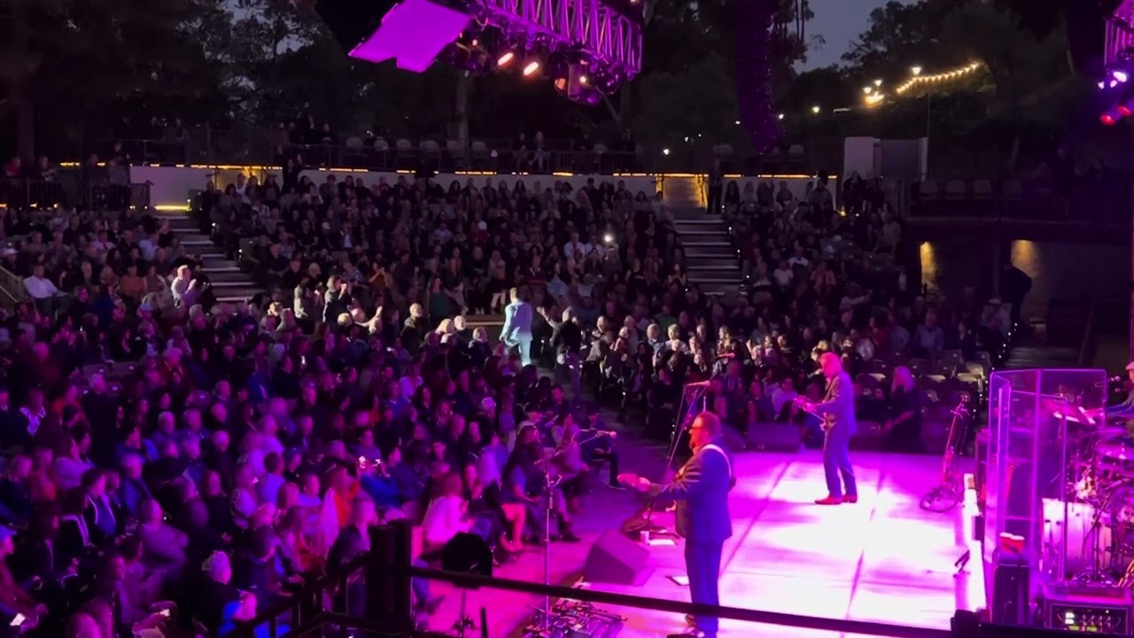 Chris Isaak - Don’t Leave Me On My Own (Live from Saratoga)