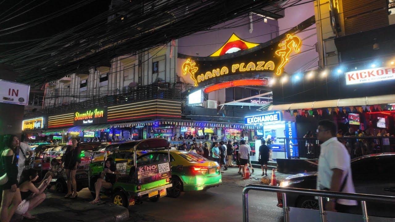 Soi 4 nana plaza nightlife freelancers 11pm Bangkok Thailand