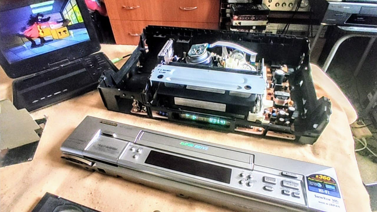 Стерео видеомагнитофон Panasonic NV-FJ600