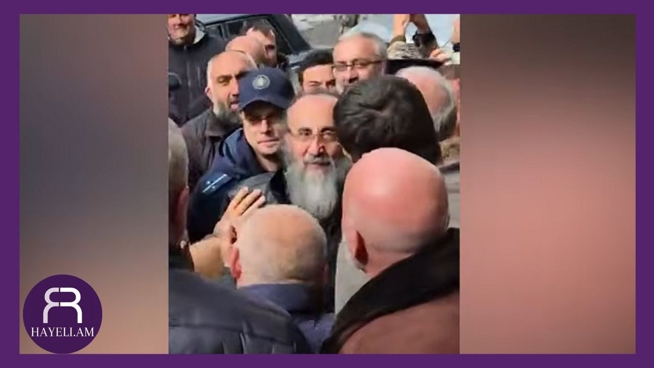 Սրբազա՜ն, սրբազա՜ն. Միքայել սրբազանին Գյումրիում դիմավորեցին ծափերով եւ երգերով