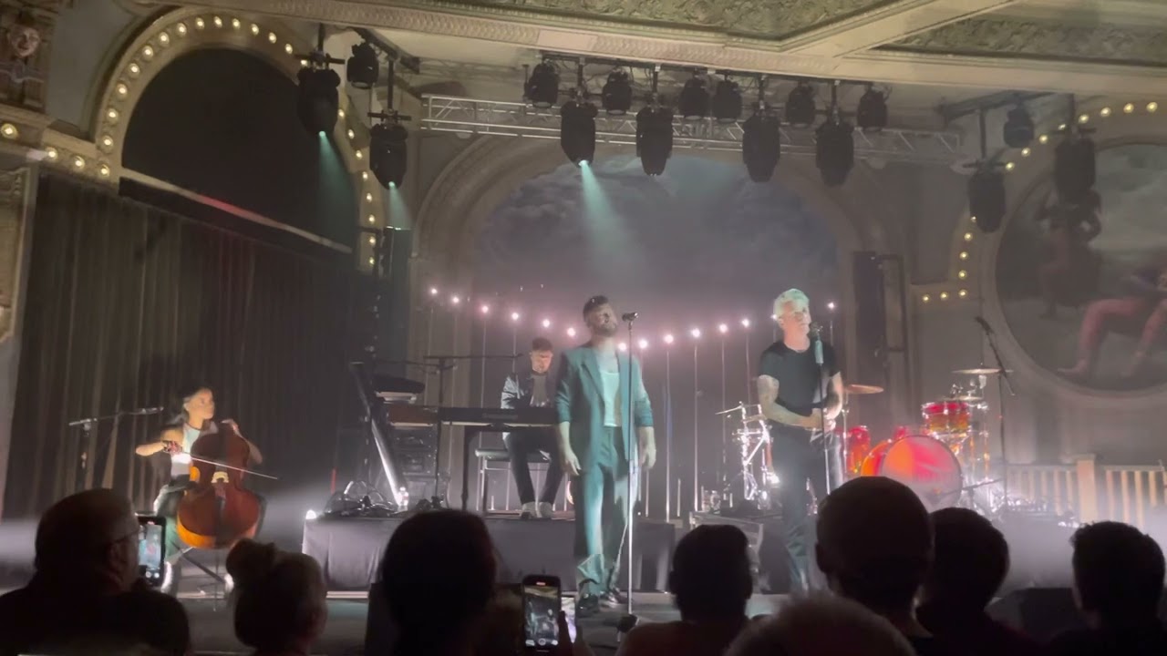 Calum Scott & Greg Holden - Boys in the street LIVE