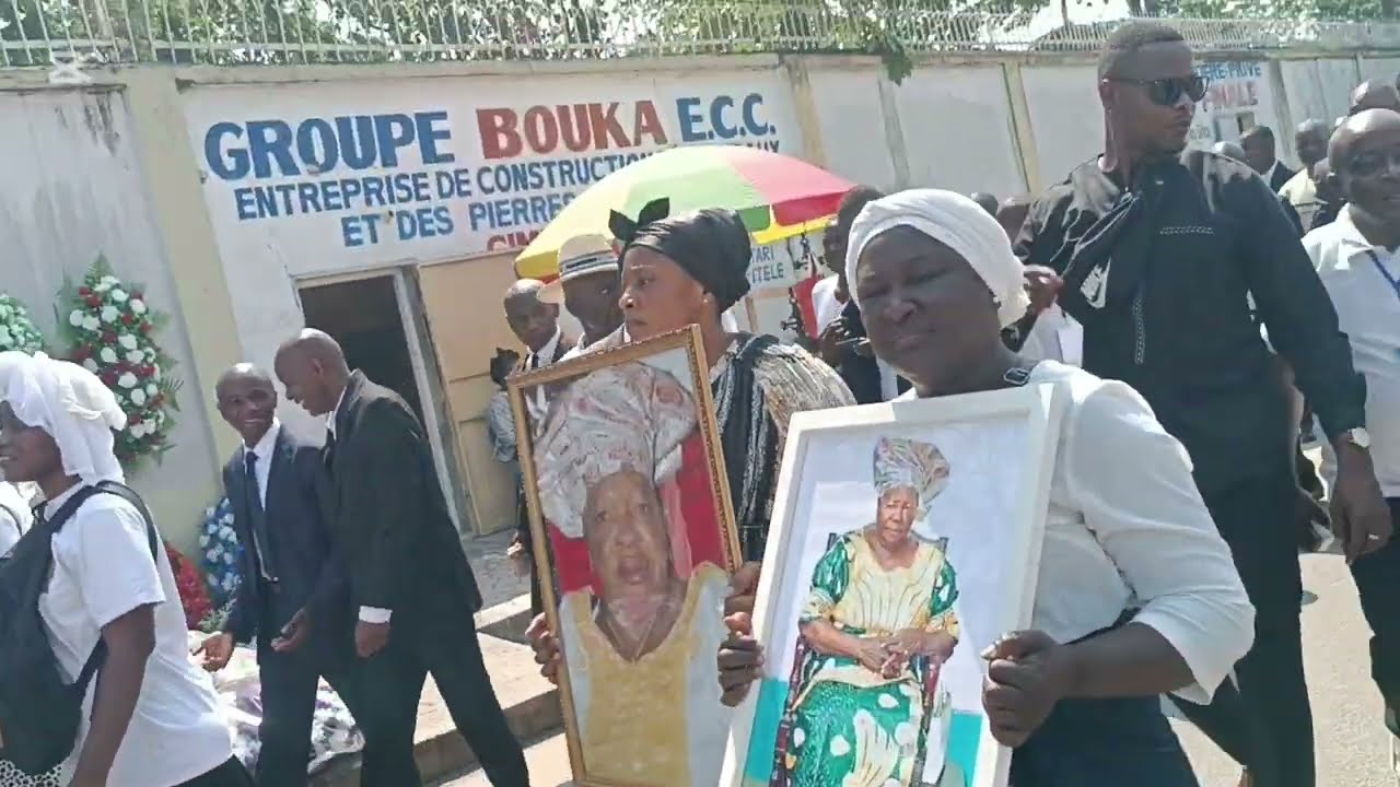 Le Carnaval de maman Demba Lounguila Marie Josée Présidente Des Assemblées De Dieu Pentecôte