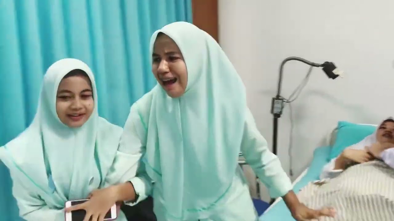 Nursing 22- Roleplay STIKes SYEDZA Saintika PADANG “ proses mendampingi keluarga yang berdua”