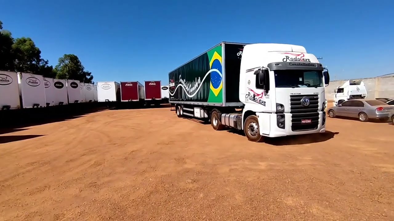 Manobrando o semi reboque do bitrem trinta metros