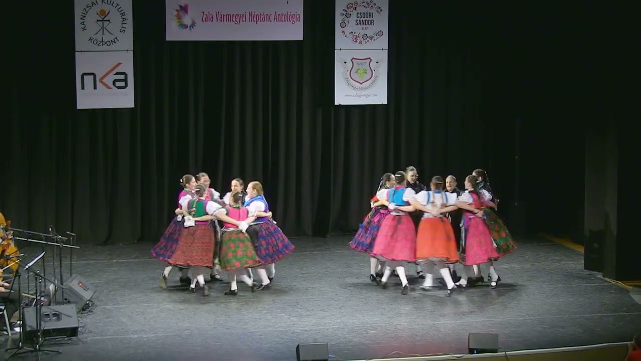 17 Ezüstlile Néptáncegyüttes - Egy Palóc mulatság