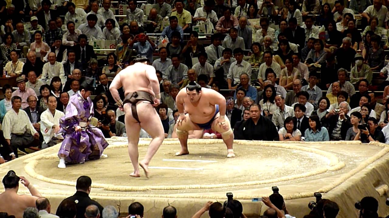Yokozuna Hakuho (13-0) - Ozeki Kotoshogiku (9-4) , Sumo : Natsubasho 2013