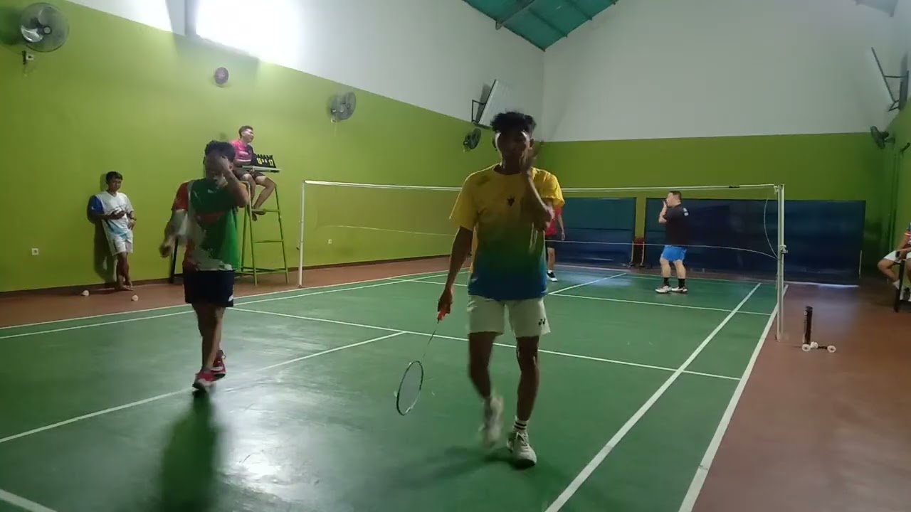 Badminton kamis malam