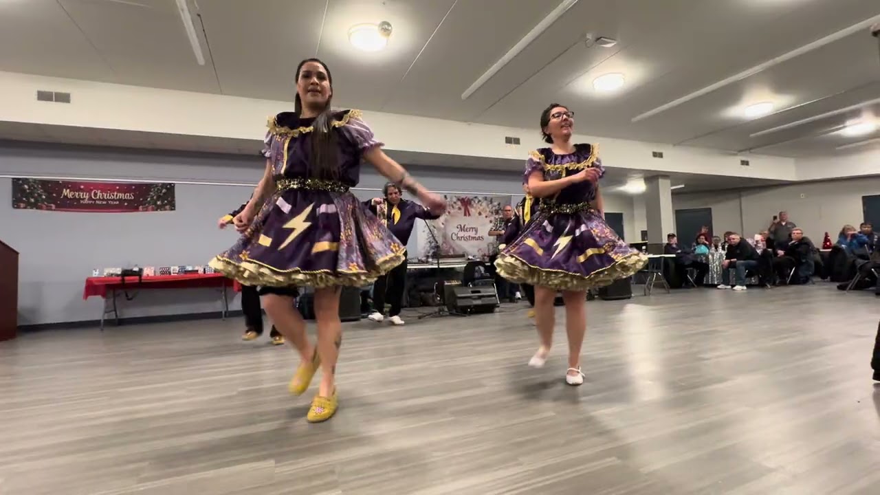 United thunder - 2 couples Breakdown with Shawn Mousseau on fiddle