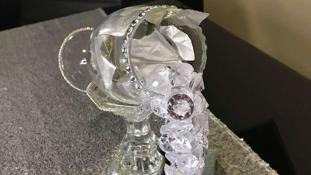 Wine Glass Pouring Decor 