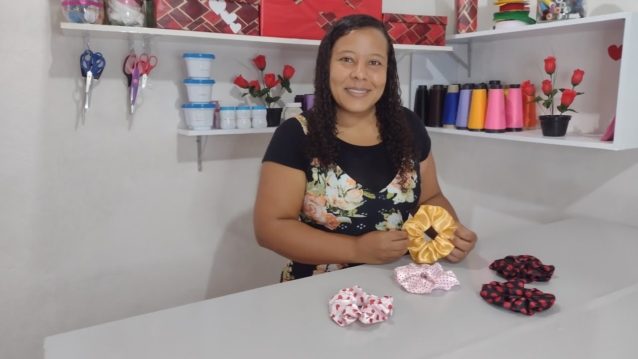 como fazer xuxa de cetim /Scrunchie  com retalhos de Cetim.#costura #cetim