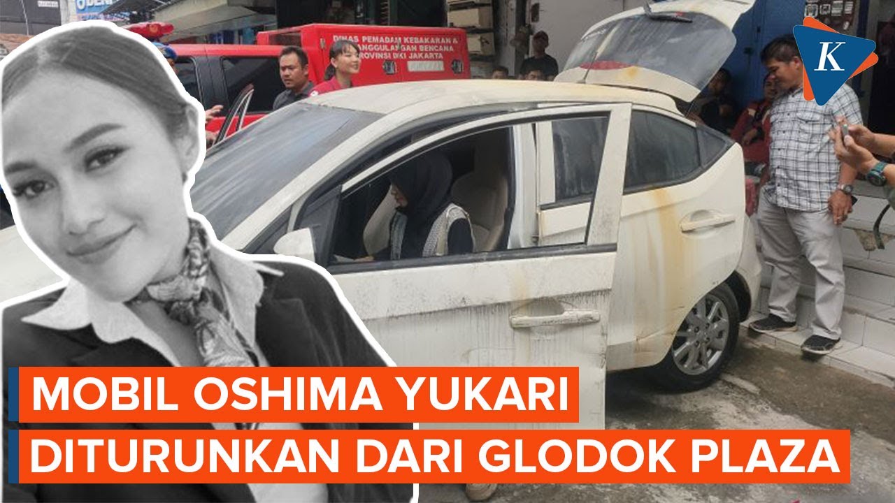 Mobil Pramugari Oshima Yukari Diturunkan dari Lantai 7 Glodok Plaza