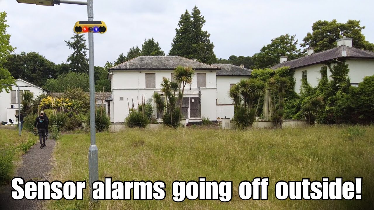 Alarms Going Off Whilst Exploring HUGE Abandoned place! Aviva Sport Club - Dorking