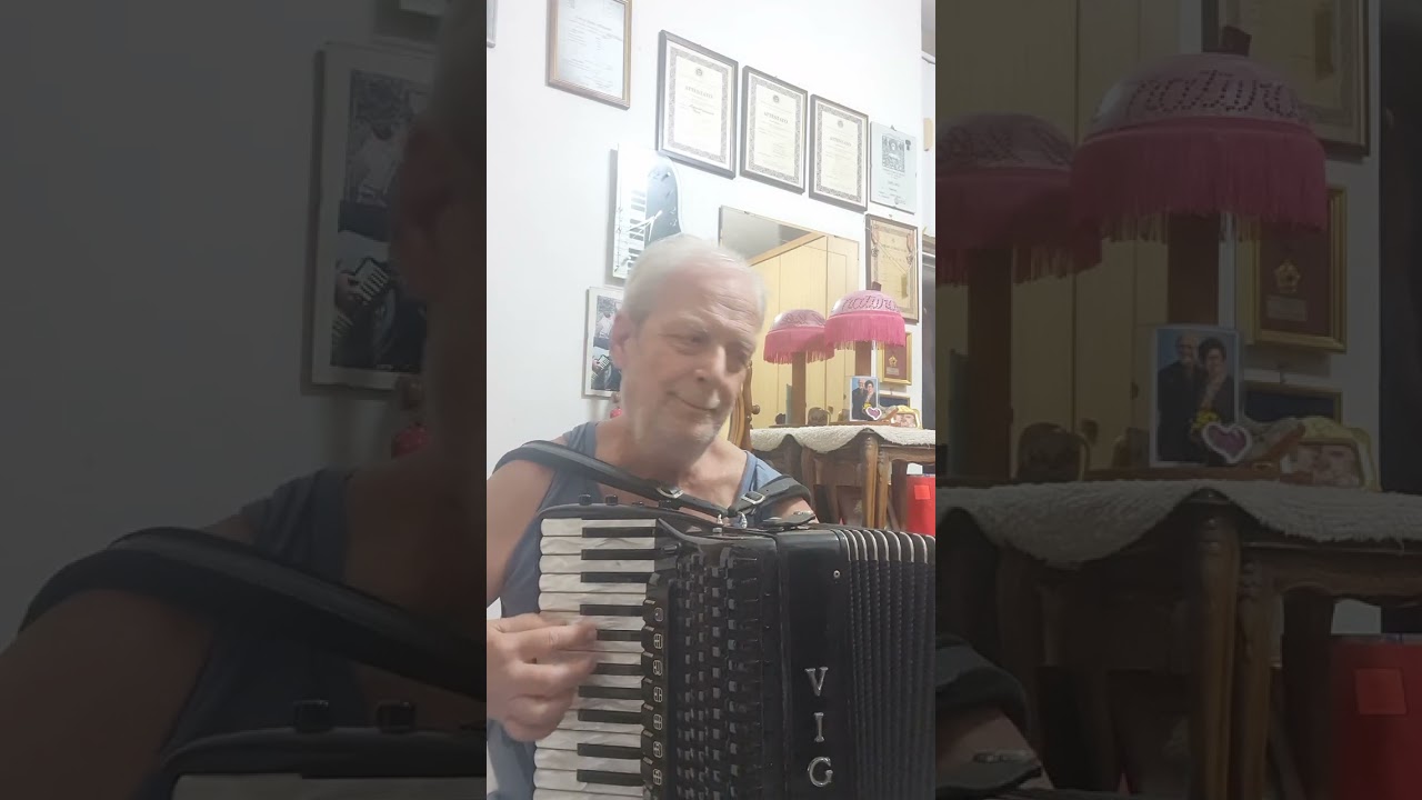 Scivolando (Bortolai-Lanaro)Giancarlo Caporilli alla fisarmonica.