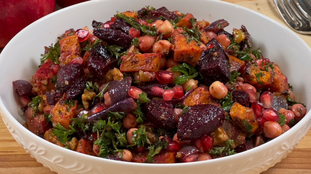 This Easy Chickpea Salad Keeps Me Full All Day