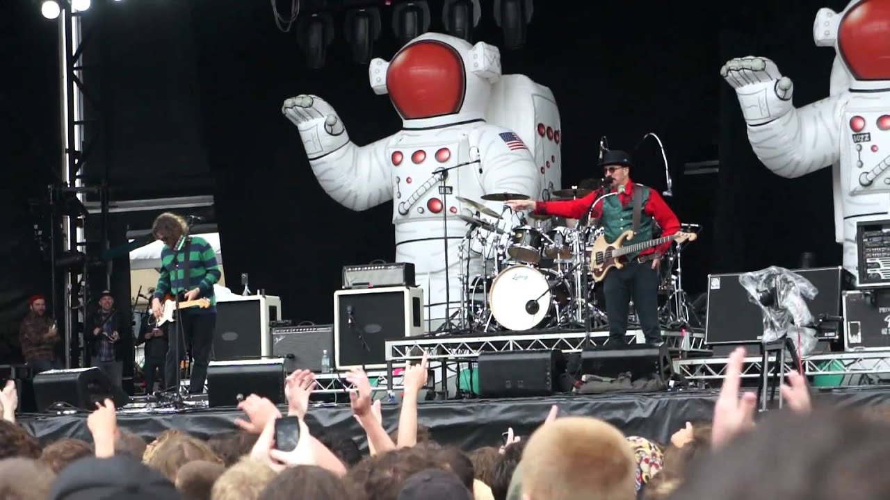 Les Claypool says slash is on the other stage.