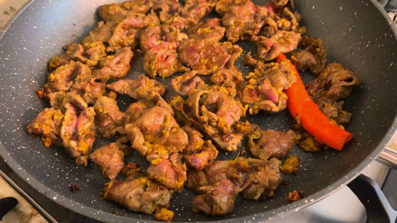 Slice beef with lemongrass paste, what's a protein and delicious/Tender and delicious