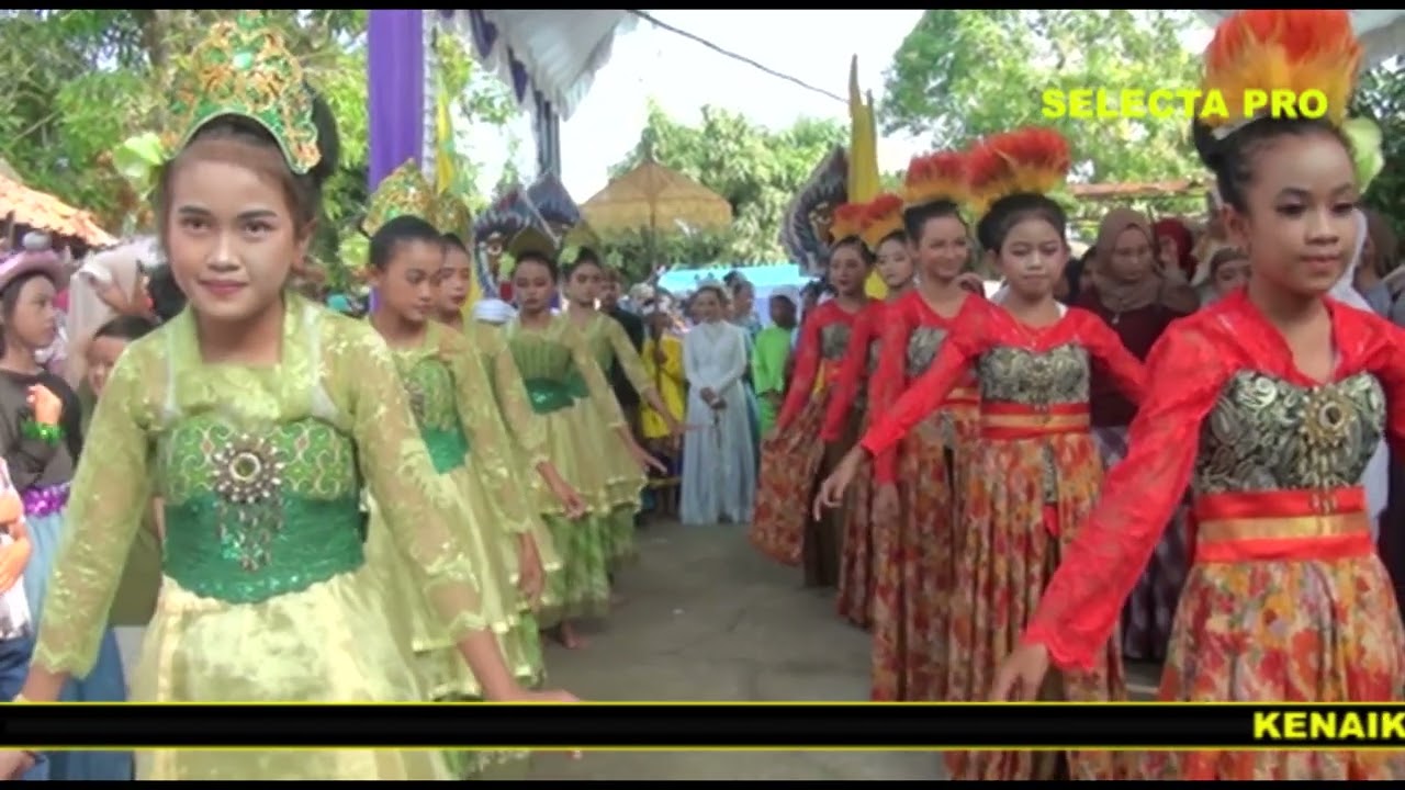 UPACARA ADAT - SDN GEMPOL KOLOT 2