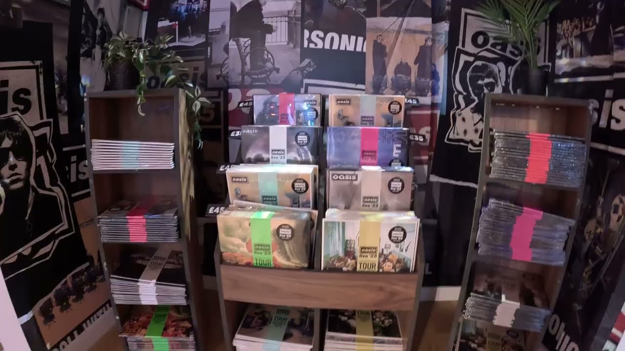 Inside the Oasis Store 🛍️ | Carnaby Street 🎶 Soho London 🇬🇧
