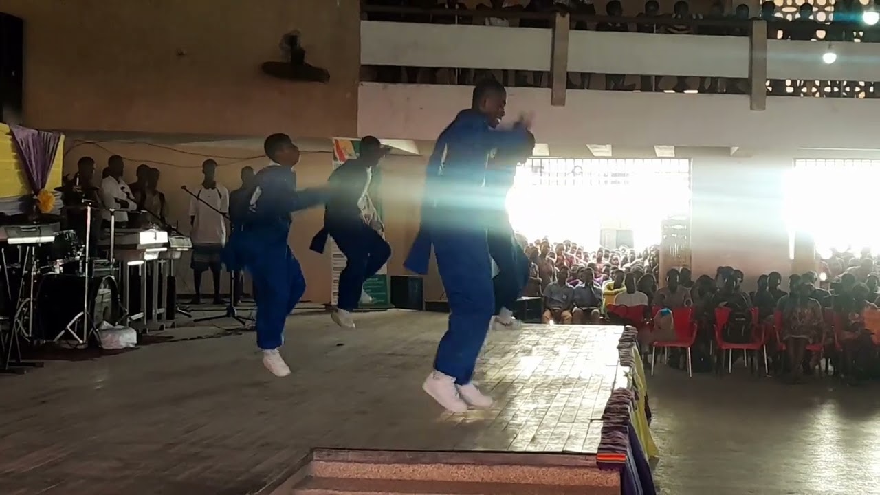 Great free style dance performance from POTSIN T. I AHMADIYYA SHS.