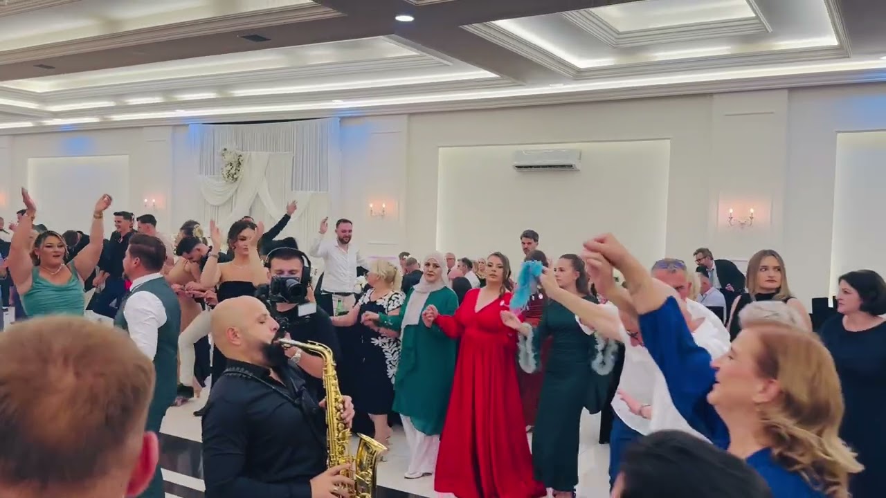 Lugina Presheves e kallin Dasmen bashke me Atalanta Band 🔥🥂