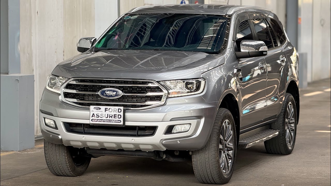 Cần bán Everest Titanium 4x2 Bạc chạy 51.000km, đã qua kiểm tra kỹ thuật chính hãng