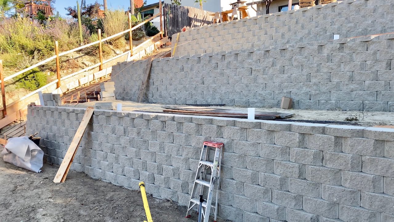 COMO SE HACEL MUROS RETENEDORES EN U.S.A. / MAKING RETAINING WALLS