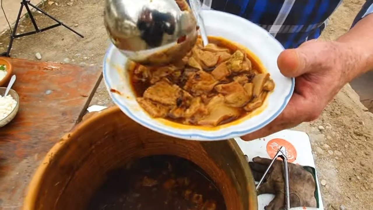 Menudo de Res en Jarro Cocido en Pozo - El Arriero De Ramones