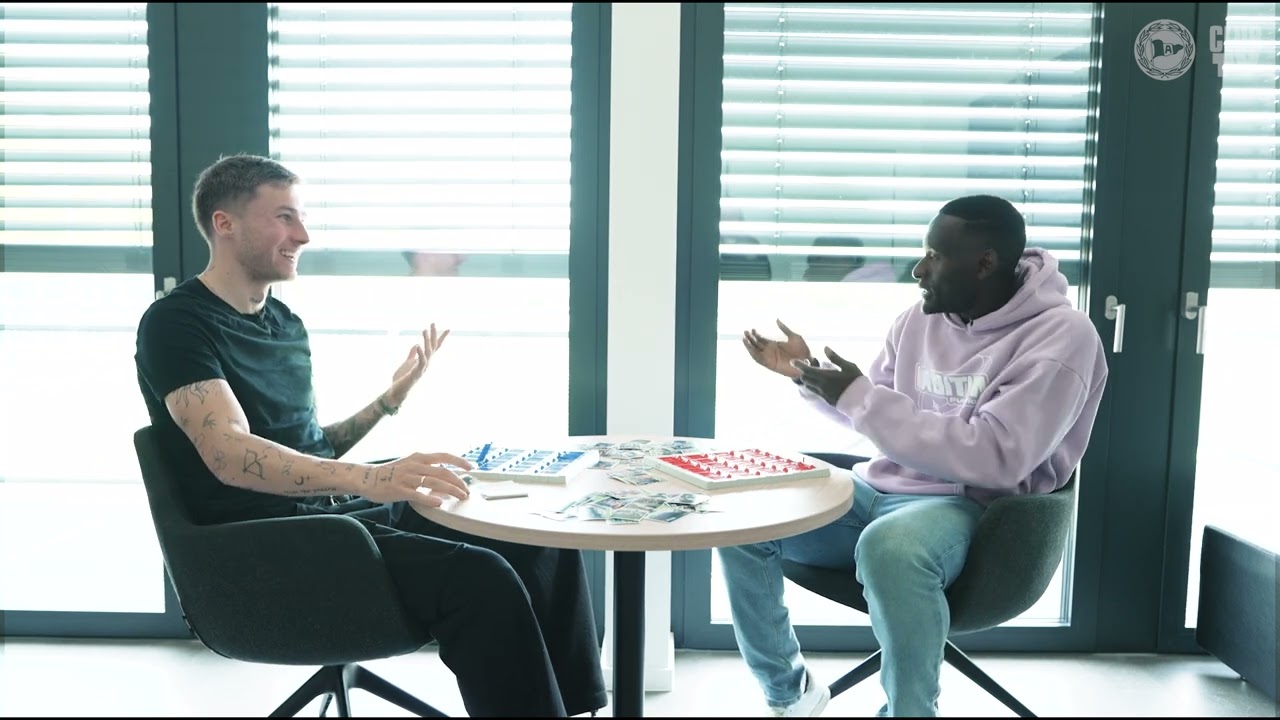 Jonny Grodowski und Merv Biankadi spielen „Wer bin ich?“