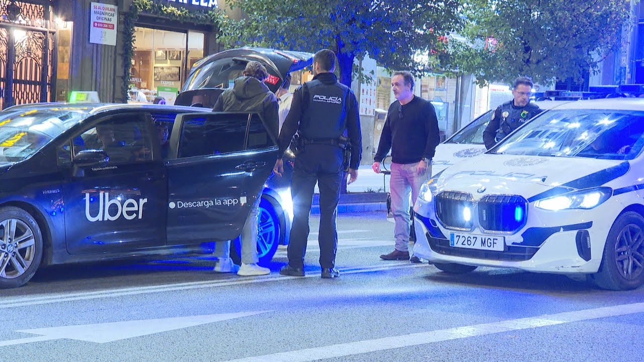 Viaja escondido en el maletero de un VTC en plena Gran V&iacute;a para evitar pagar