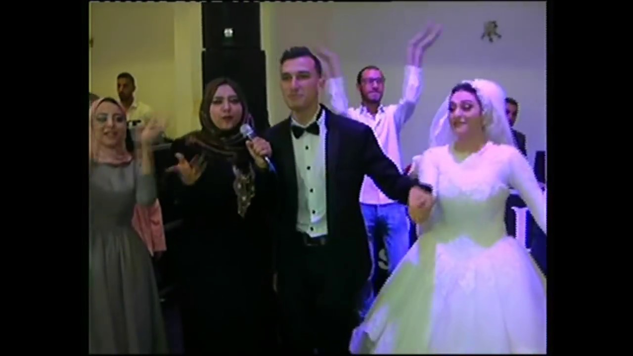 مهرجان رقص ودربكة  العروسين ولعوا الفرح وفرحة صحابهم