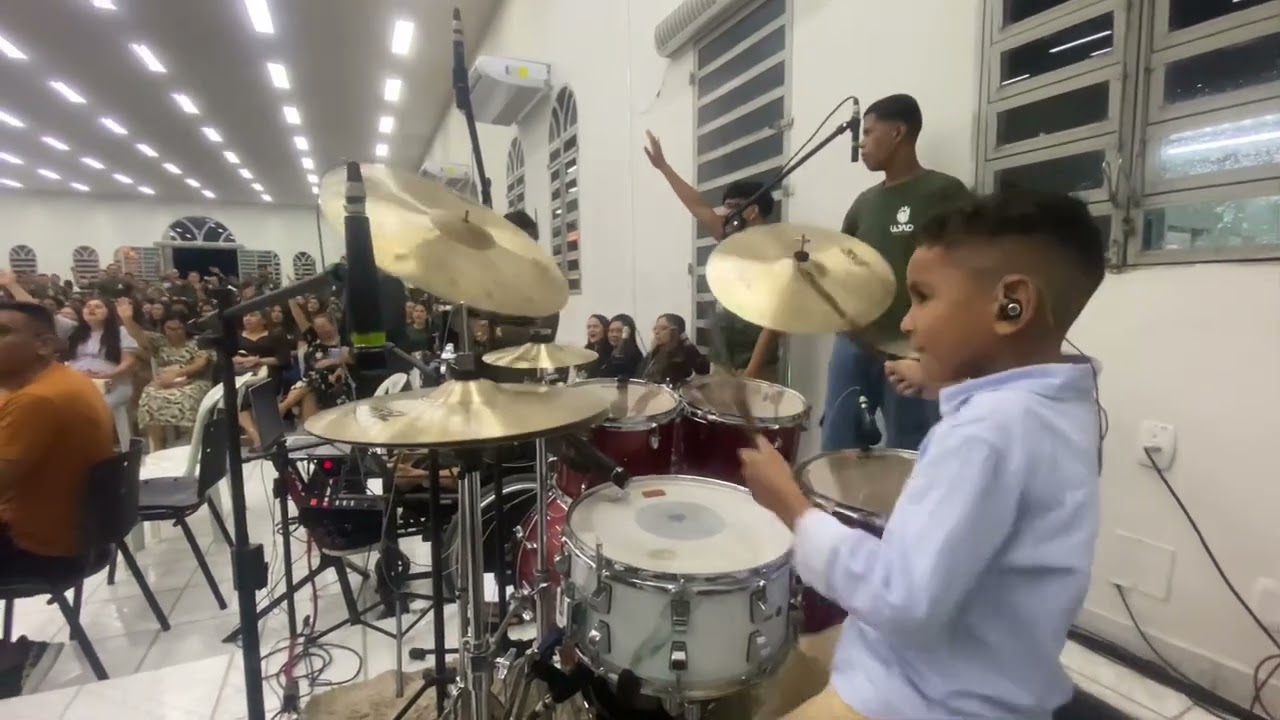 Boa obra da @ValescaMayssa  (Cover Drum)