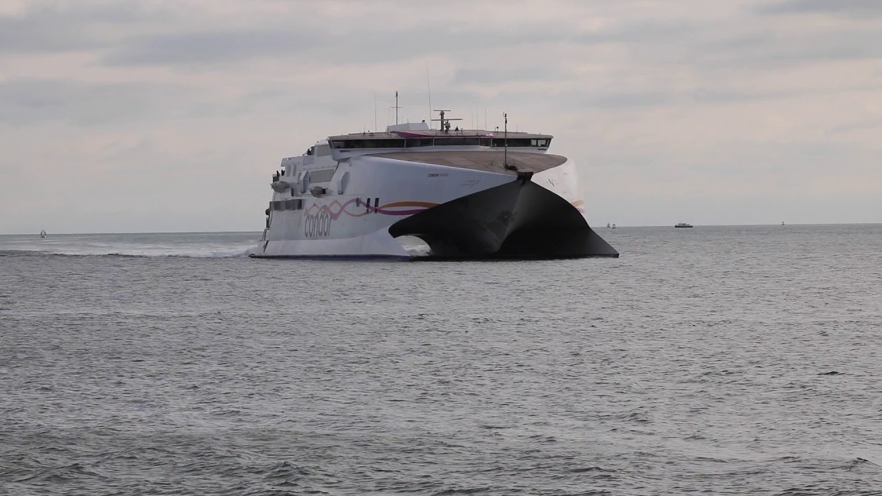Condor Rapide approaches Poole Harbour 28/10/17
